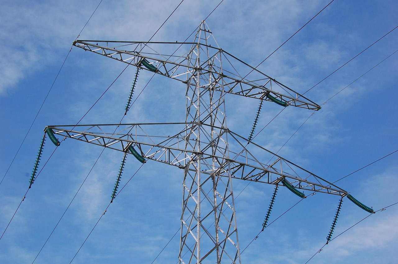 découvrez tout sur les pylônes à haute tension : leur importance, leur structure et leur rôle essentiel dans le transport d'électricité sur de longues distances.