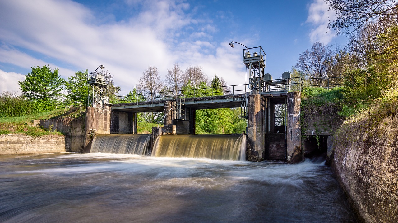 découvrez l'hydroélectricité, une source d'énergie renouvelable qui exploite la puissance de l'eau pour produire de l'électricité. apprenez-en plus sur ses avantages, ses technologies et son rôle dans la transition énergétique.