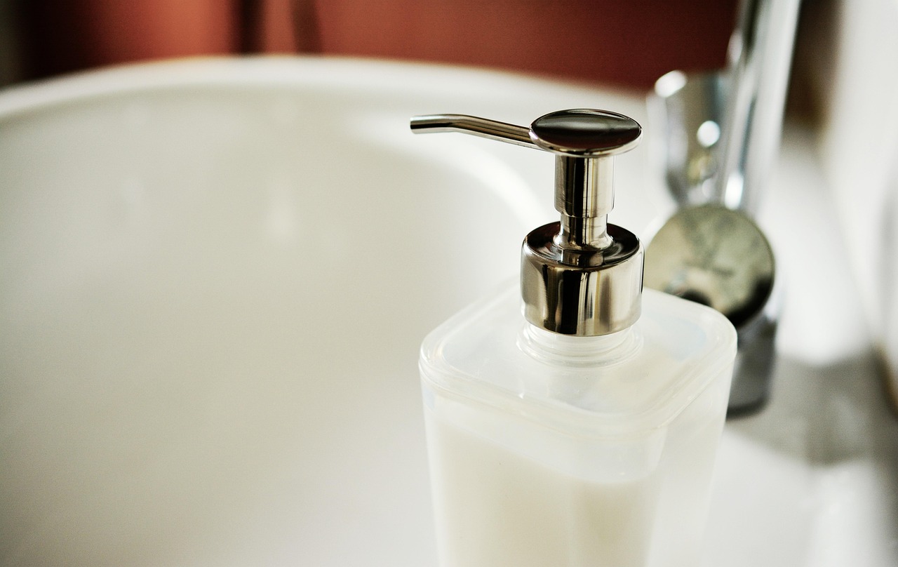 Bicarbonate et vinaigre blanc : usages incontournables pour un ménage écologique