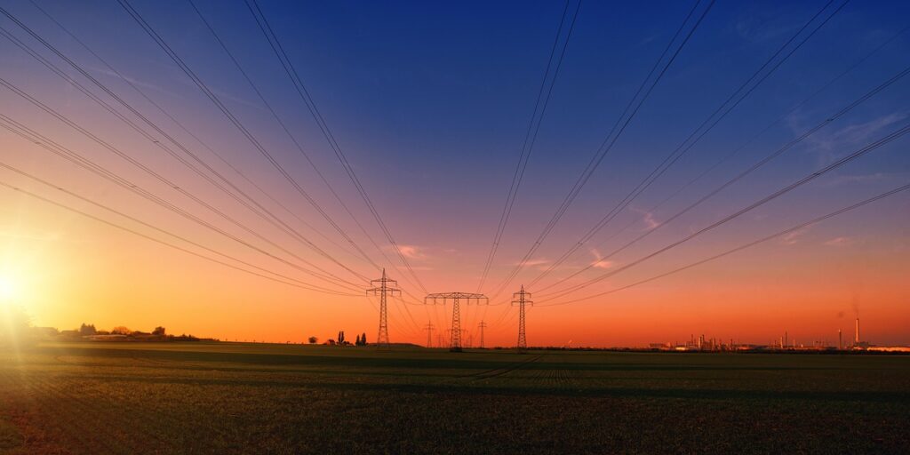 découvrez tout sur les pylônes haute tension : structure, fonction et importance dans le transport d'électricité à haute puissance.