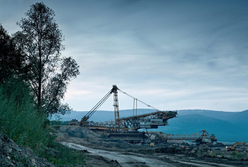 découvrez les causes, les conséquences et les mesures de sécurité liées aux explosions dans les mines de charbon, un danger majeur pour les mineurs et l'industrie minière.